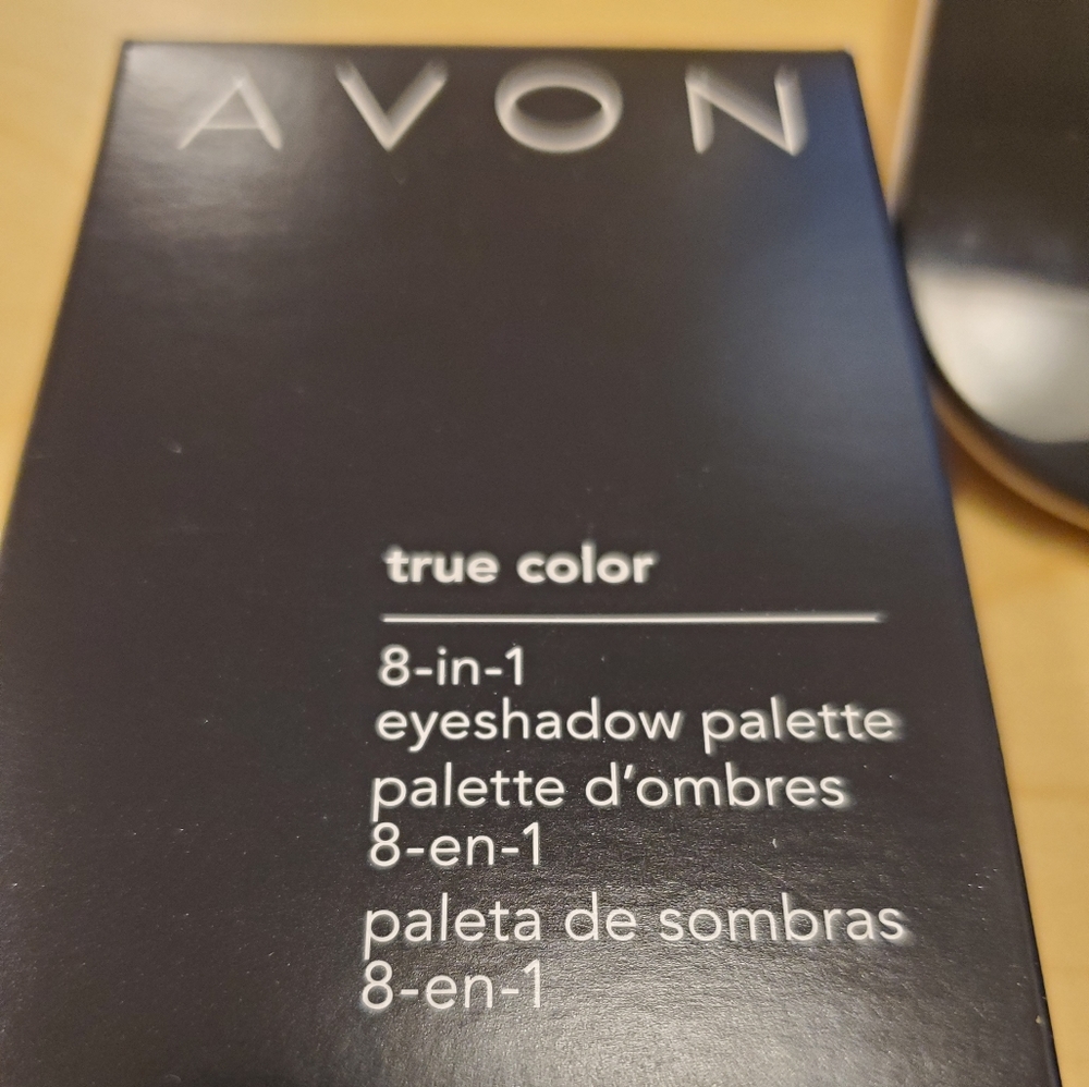 COPY - Avon 8 in one eyeshadow palette True color